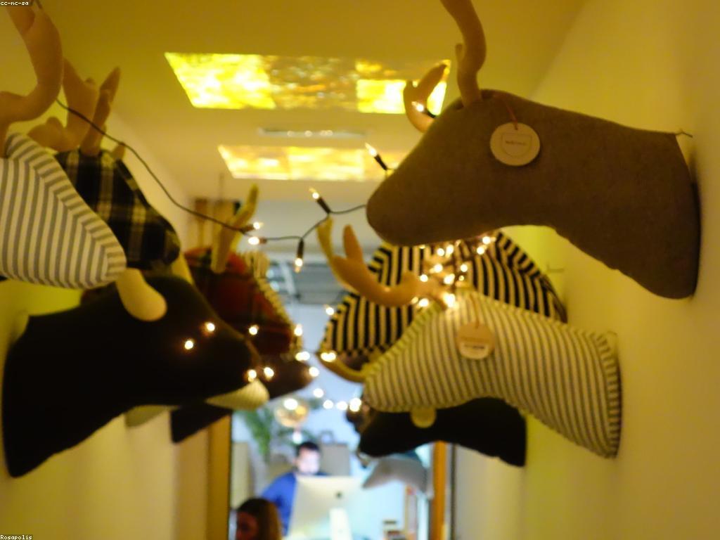 សារព័ត៌មានសម្ងាត់: ព័ត៌មាន និងការពិចារណា